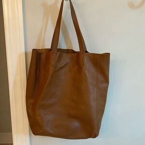 Cuyana Tote. Italian leather